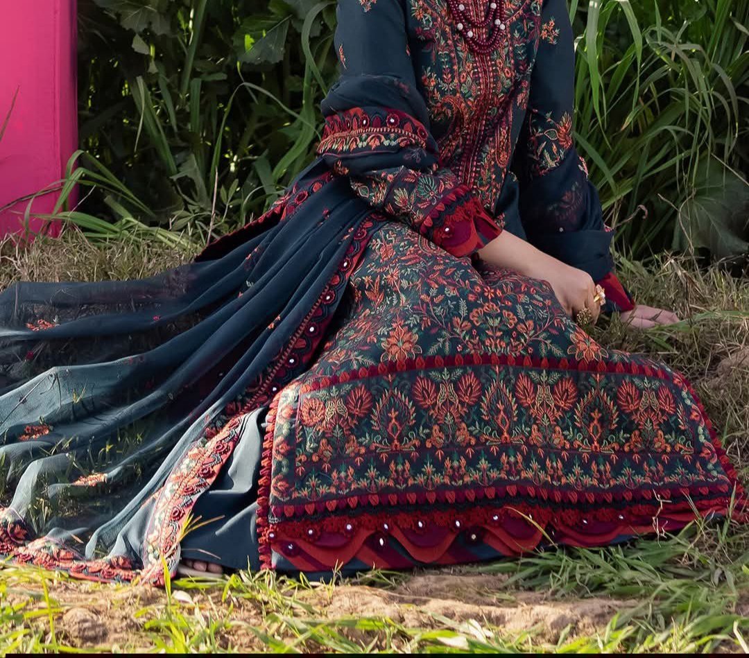 Asim Jofa Luxury Collection 3Pc Embroidered Lawn Suit – Code 51211 - Image 4